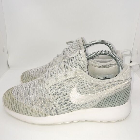 Nike Roshe One Flyknit Running Sneakers Women's Size 7 Grey,‎ White - Picture 1 of 8